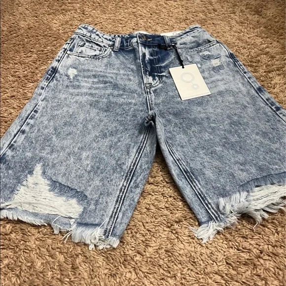 Light Distressed Bermuda Shorts - Picture 5 of 11